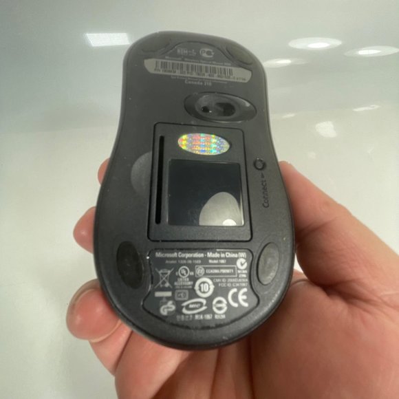 Microsoft 1067 Black/Silver Wireless Digital Optical Mouse 2000 - Picture 5 of 6